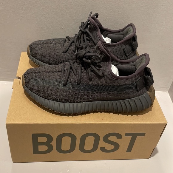 Yeezy Boost 350 V2 US Size 5 Cinder - Picture 3 of 7